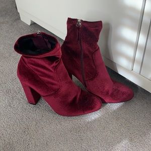 Women’s size 7.5 suede maroon bootie